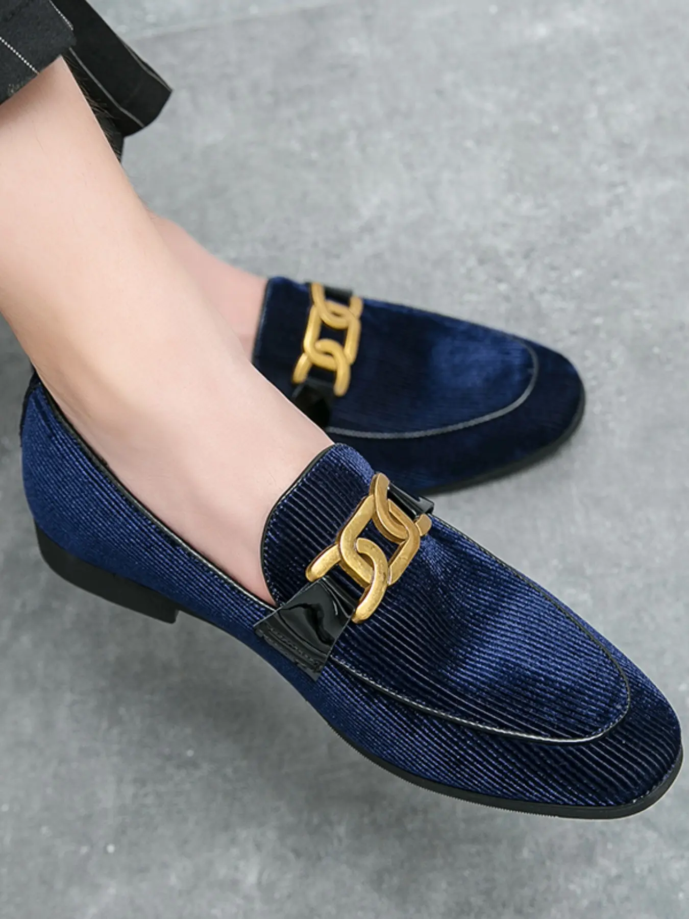 Men's Chain Velvet Loafers, Pointed Toe Slip-On Flat Shoes, PU Leather Shoes, Fashionable Business Casual Footwear, Perfect for Weddings and Parties, Elegant Plain Loafers, Slip On Style