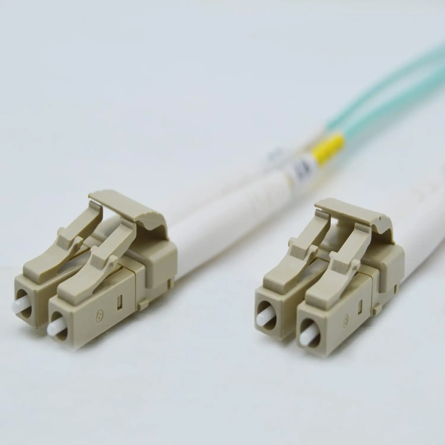 2 MTR LC/LC OM4 MULTIMODE DUPLEX 50/125 FIBER OPTIC CABLE WITH CORNING GLASS, CE