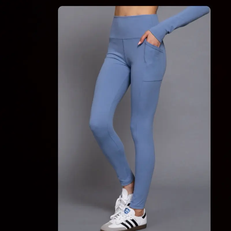 Workout Leggings with Side Pockets - High-Waisted, Fitted, Plain Design, Suitable for All Seasons, Ideal for Sports and Casual Wear