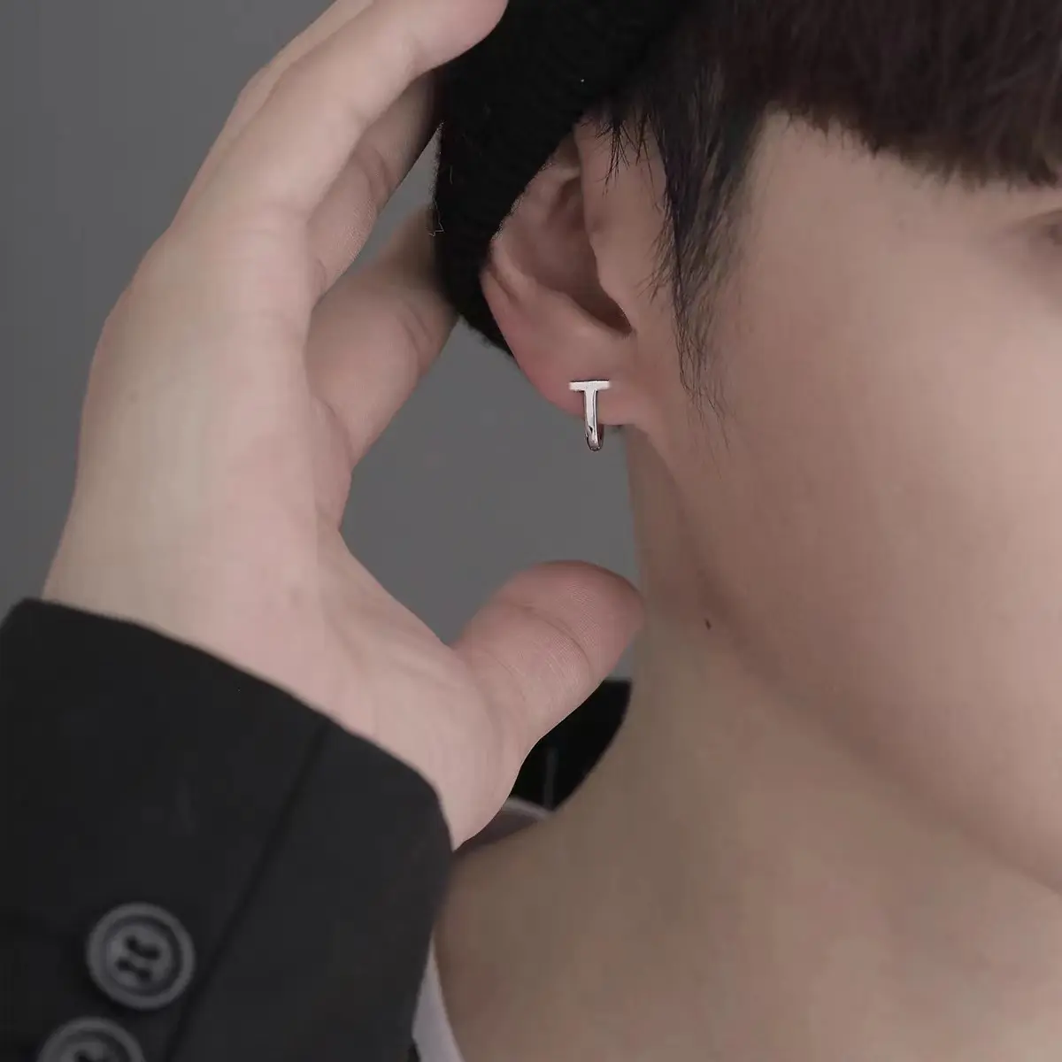 C376T shaped ear buckle silver