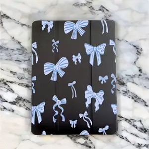 Blue striped bow pattern trifold flip-top stand pen holder, foldable non-slip adjustable stand, flexible mixed protective shell for iPad Air 4/5 (10.9 inches), 7/8/9 (10.2 inches), 5/6/Air 1/2 (9.7 inches), Air 3 (10.5 inches), Pro (11 inches), 10th Ge
