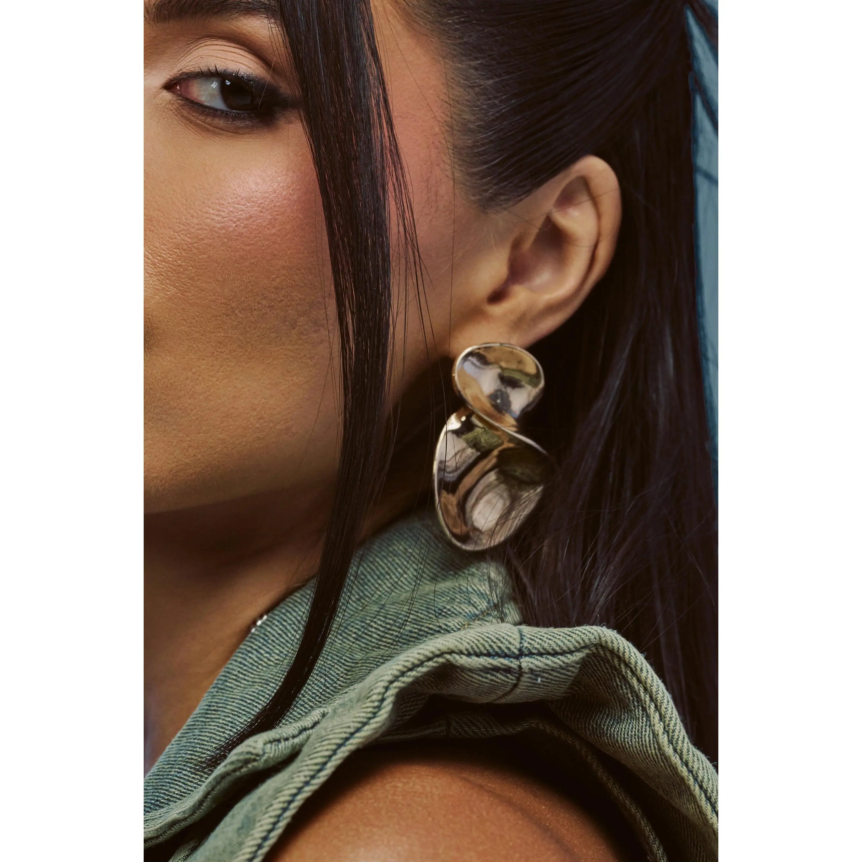 SCULPTED FLORAL EARRINGS