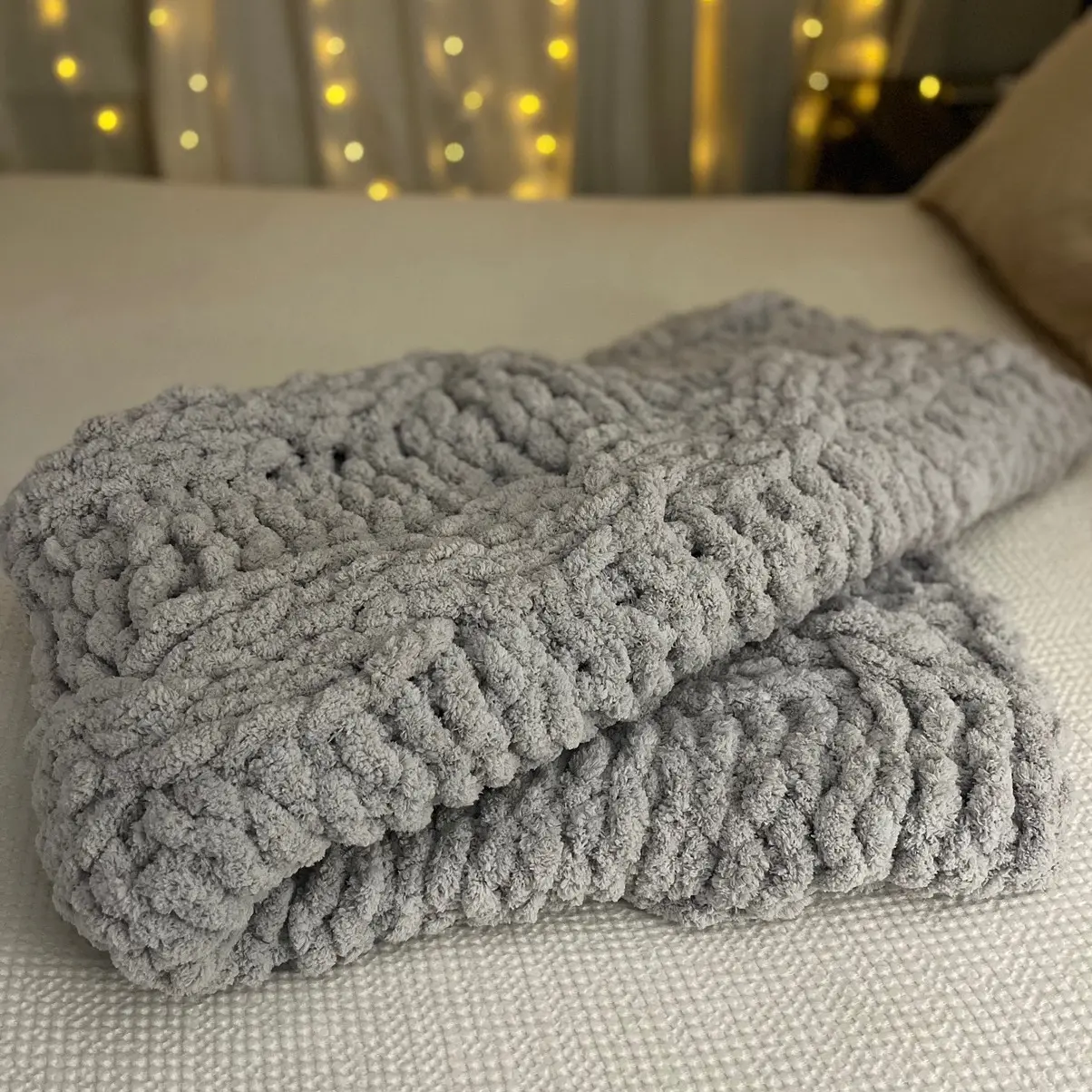Colossal Cable Chunky Knit Throw - Soft and Cozy Blanket for Bed