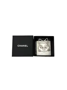 Pre-owned Chanel Crystal Choupette Cat Emoji Brooch IRIS105