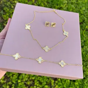Clover Jewelry Set – Necklace, Bracelet and Earrings in Gold Plating
