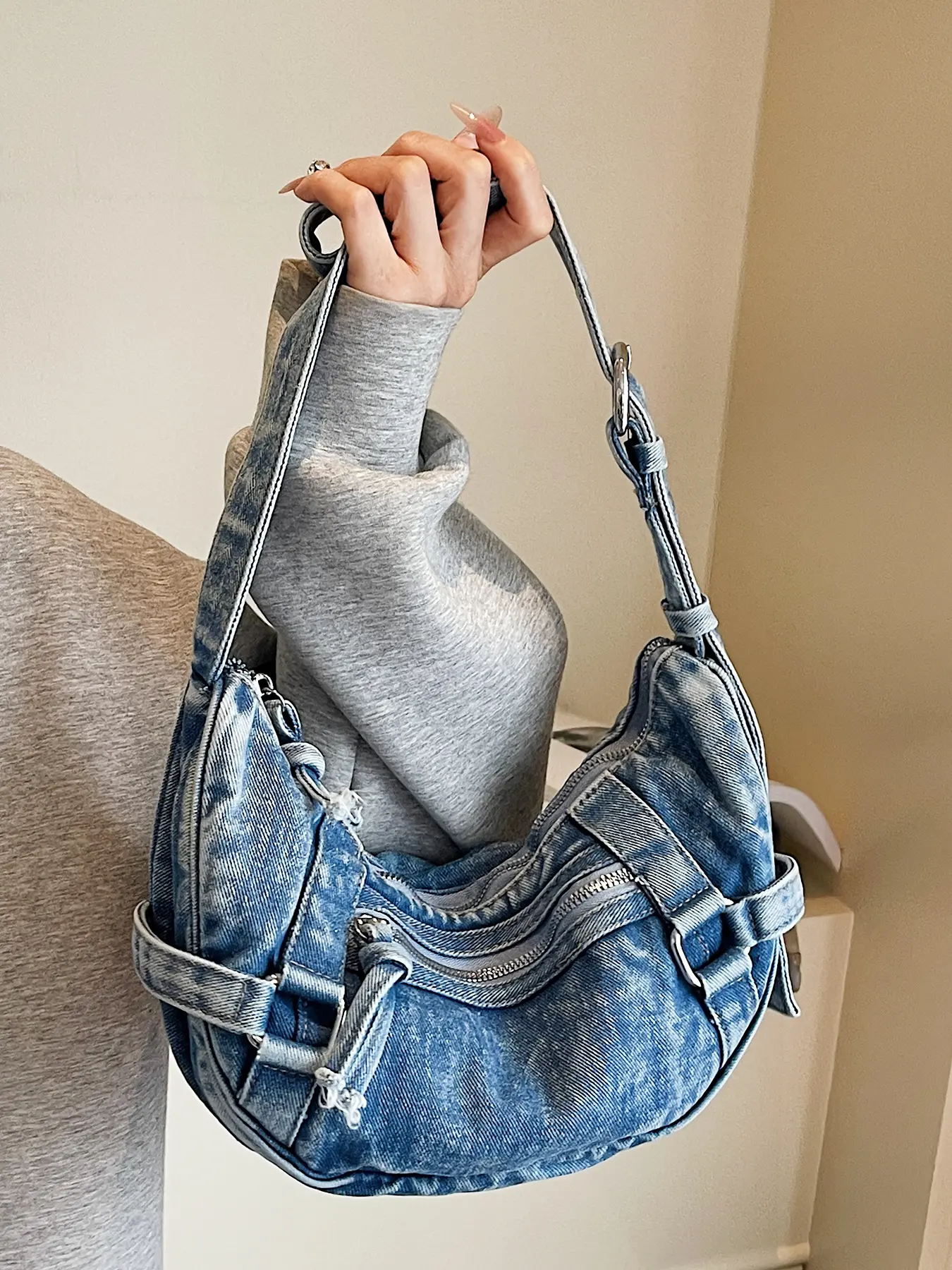 Stylish crossbody, denim crescent bag, casual and versatile one-shoulder underarm bag, textured one-shoulder crossbody bag, simple and trendy one-shoulder commuter bag, suitable for daily matching, commuting and other scenarios, Casual crossbody bags
