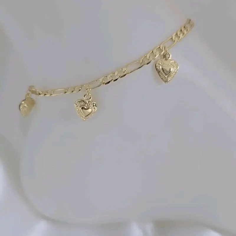 Brazalete #434 o tobillera para el pie con colgantes de corazones Gold plated