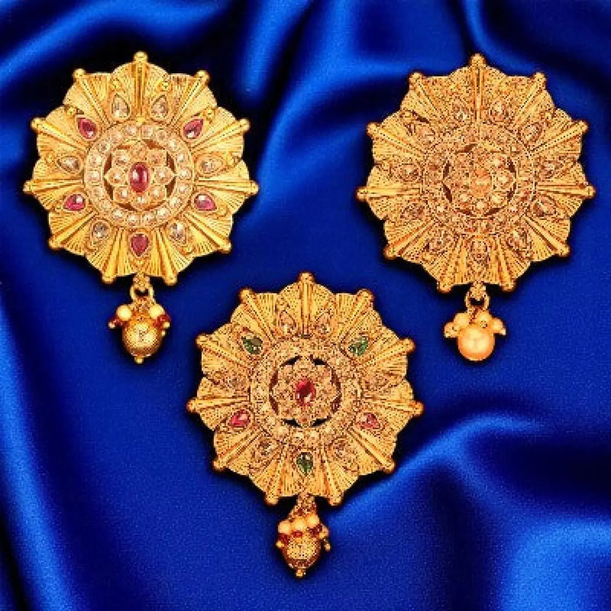 Sari Brooch for Indian Saree Traditional Kundan Design Bollywood Jewelry Brooch for Women Bridal Golden Brooches Pins Scarf Dupatta Dress Accessories for Wedding Gift (2.5 Inches)
