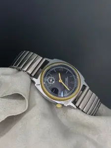 Vintage Japanese Style Quartz Watch, Silver Color Analog Dial, Mineral Glass, Casual Unisex Design, Perfect Couple Gift, Quartz Waterproof Watch