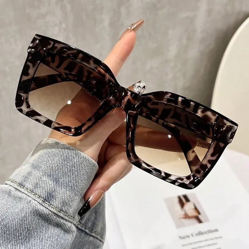 【Black Friday】Women's Classic Oversized Square Sunglasses with UV400 Protection, Stylish Eyewear for Summer, Outdoor Activities, Travel, Driving, and Daily Wear