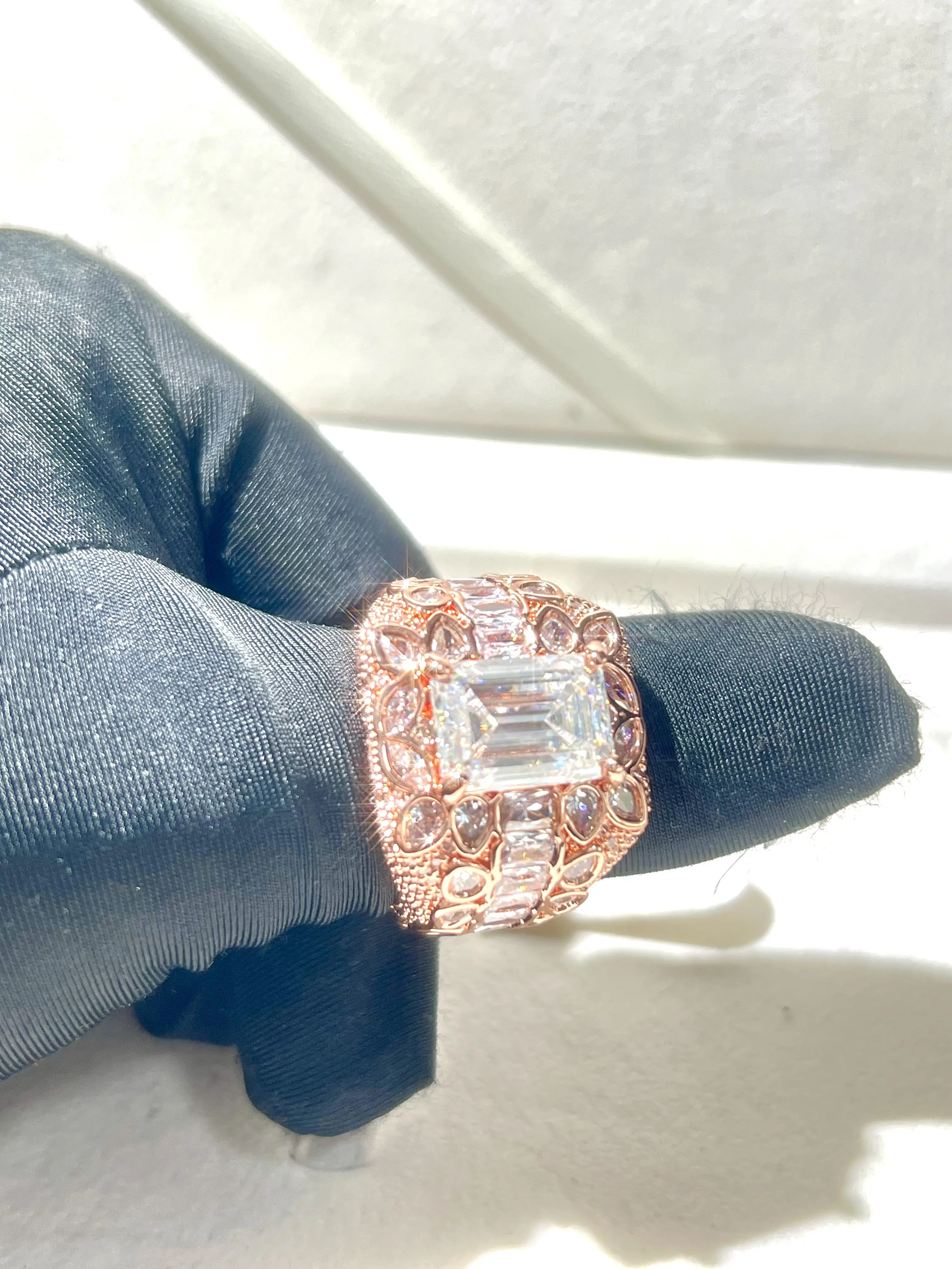 Luxurious emerald cut VVS rose gold hip-hop ring for men, D ring with detector, high-end luxury ring accessory, Honor full diamond ring, gift for friends