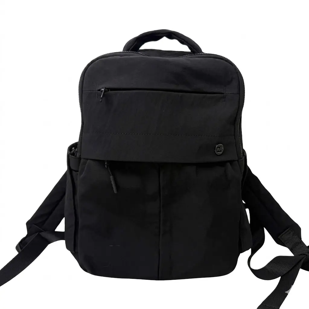 The I.R.I.S Mini: 2026’s viral IT-bag. Ultra-lightweight, durable, and perfect for every daily move. Get the essential bag of the year.