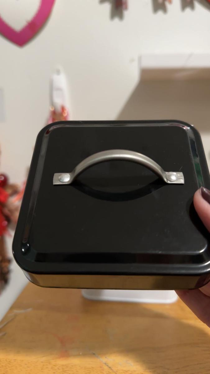 Item: Black/White, Small