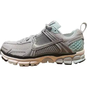 Nike Zoom Vomero 5 Anti Kick And Abrasion Resistant Low top Kids' Running Shoes Gray Unisex HQ3255-043
