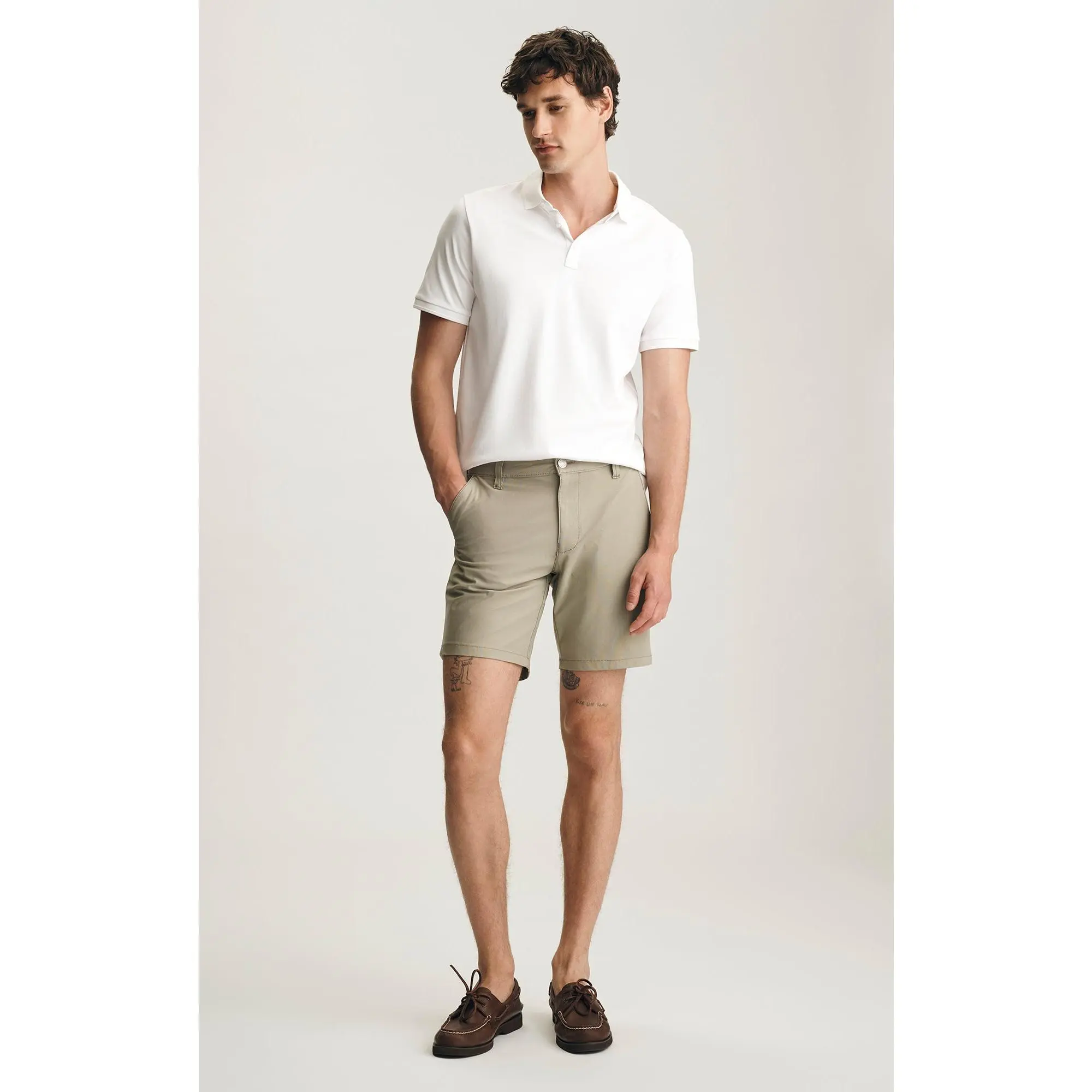 NOAH SHORTS IN BURNT OLIVE TECH