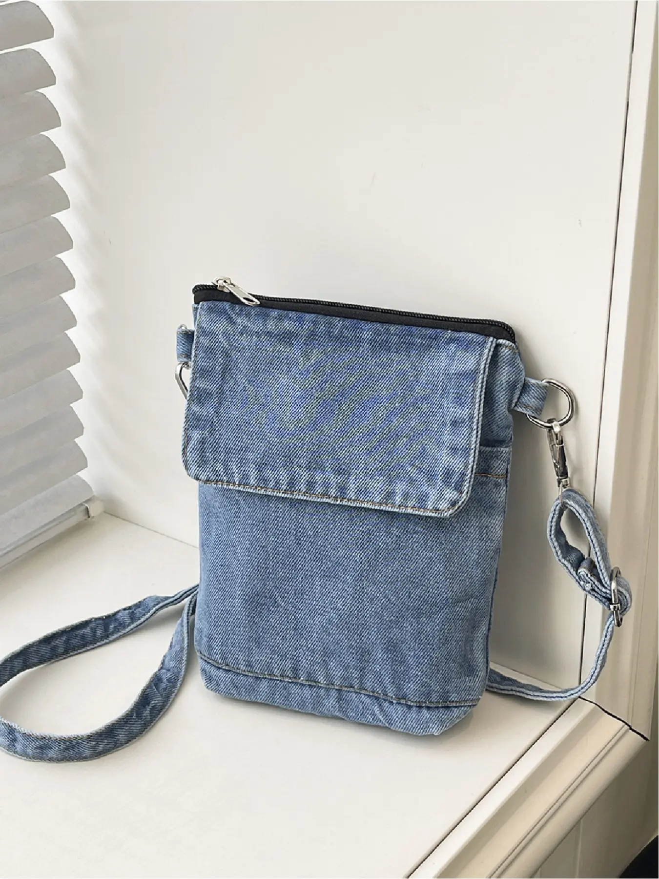 Casual versatile shoulder bag, washed denim phone bag, mini minimalist niche design, crossbody bag, lightweight and comfortable versatile handbag, Fashionable crossbody bag, Fashion Crossbody Purse, Fashion Crossbody Bags
