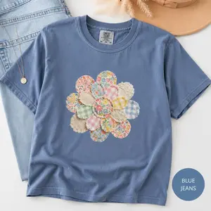 (Print) Comfort Colors Faux Quilted Patchwork Daisy T-Shirt, Floral Graphic Tee, Vintage Aesthetic Flower Top Cottagecore Patchwork Shirt - TrendWear USA