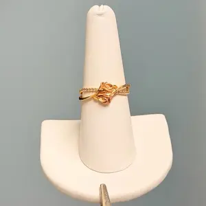 Anillo de Oro 14k Diseño de Rosas Rosas Moderno y Elegante para Mujer Joyería de Lujo