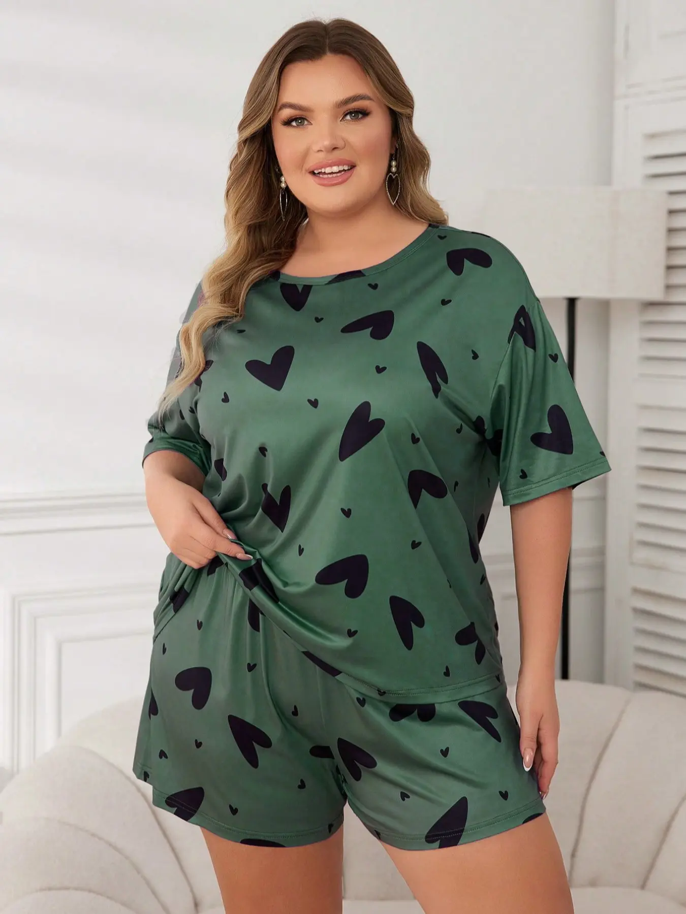 Plus Size Heart Print Home Matching Set, Short Sleeve Top and Shorts, Heart Pattern, Comfortably Stylish Pajama, Loungewear Nightwear, Homewear, Cute Loungewear