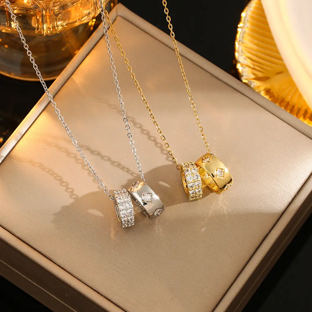 Women's Double Ring Necklace in Titanium Steel, Carved & Rhinestone-Paved Interlocking Pendant, Bling Effect Couple Jewelry, Carved Ring, Interlocked, 8088 Gold, Chain Jewelry Necklaces, Adjustable, Carved Rings