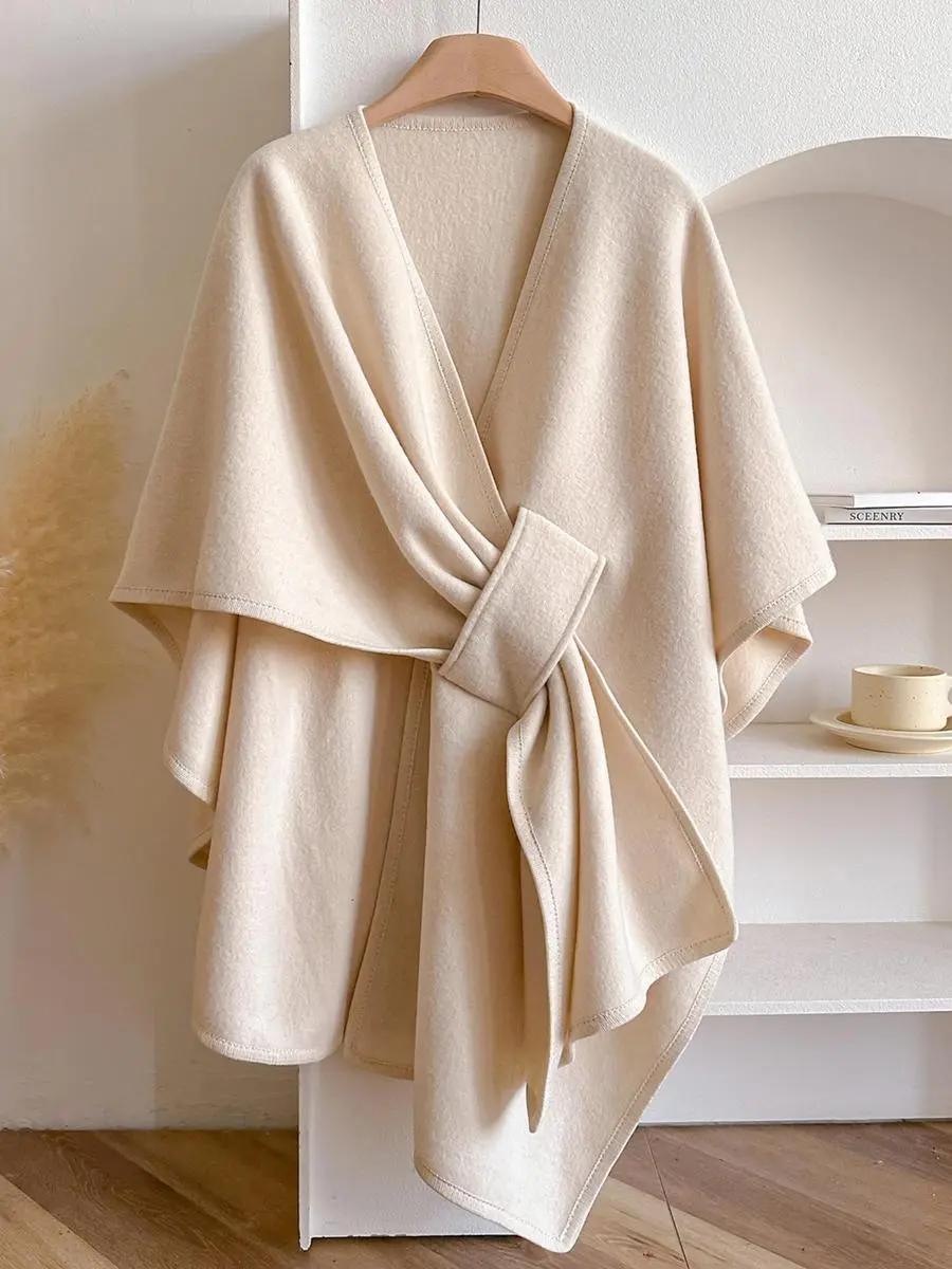 Women's Keyhole Detail Cape Shawl, Casual Elegant Wrap Shawl for Daily Wear, Fashion Accessories for Women & Girls, Trendy Solid Shawl