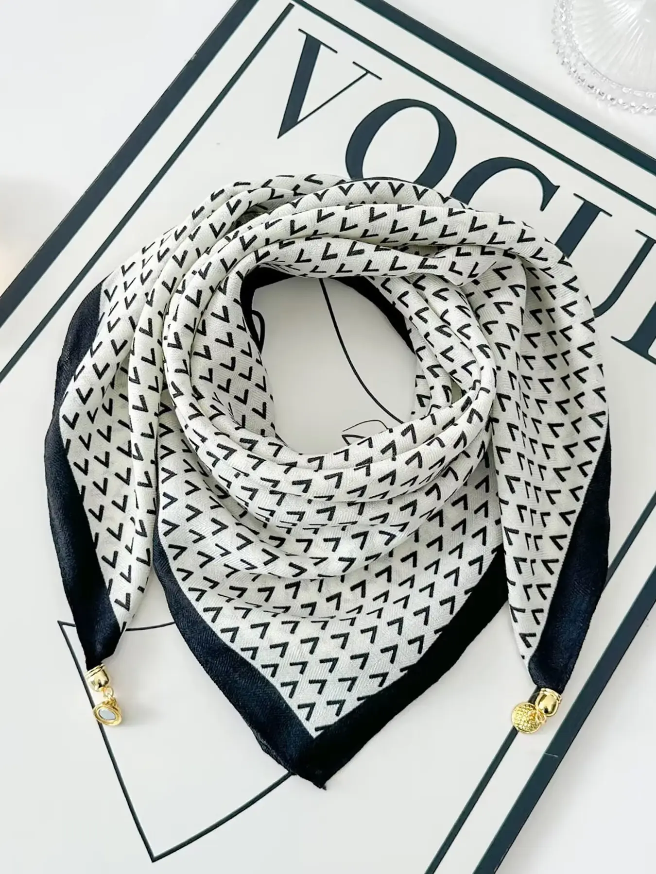 Women's Luxury Square Scarf, Elegant Leopard Pattern, Magnetic Buckle, F Fitted, All Seasons, Silk Material, Hijab & Neckerchief, Scarf Wrap, Shawl Wrap