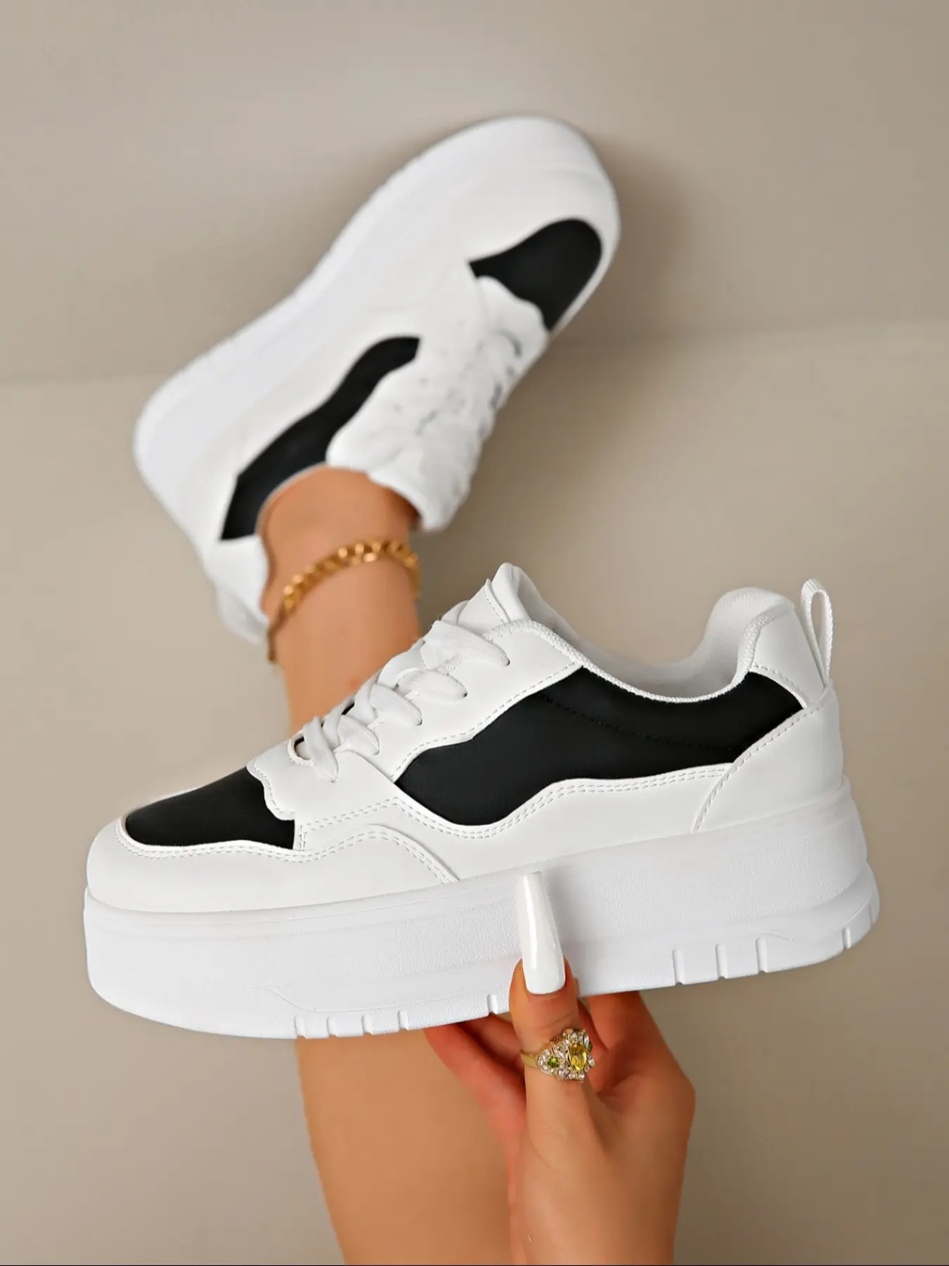 Lace-up sports dad shoes designed for women, height-increasing white casual chunky heel shoes, comfortable and lightweight wedge sneakers, breathable and durable, Walking shoes, suitable for school, travel, dating, streetwear, Chunky Trainers
