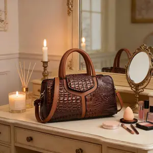 Women's Luxury Crocodile- Print Synthetic Handbag - Adjustab e Crossbody Bag with Golden-Tone Hardware, Elegant  Golden-Tone Buckle  Closure, Go lden-Tone Hardware & Chain Strap, Golden-Tone Hardware & Detachable Wrist Strap- Versatile Everyday & Forma