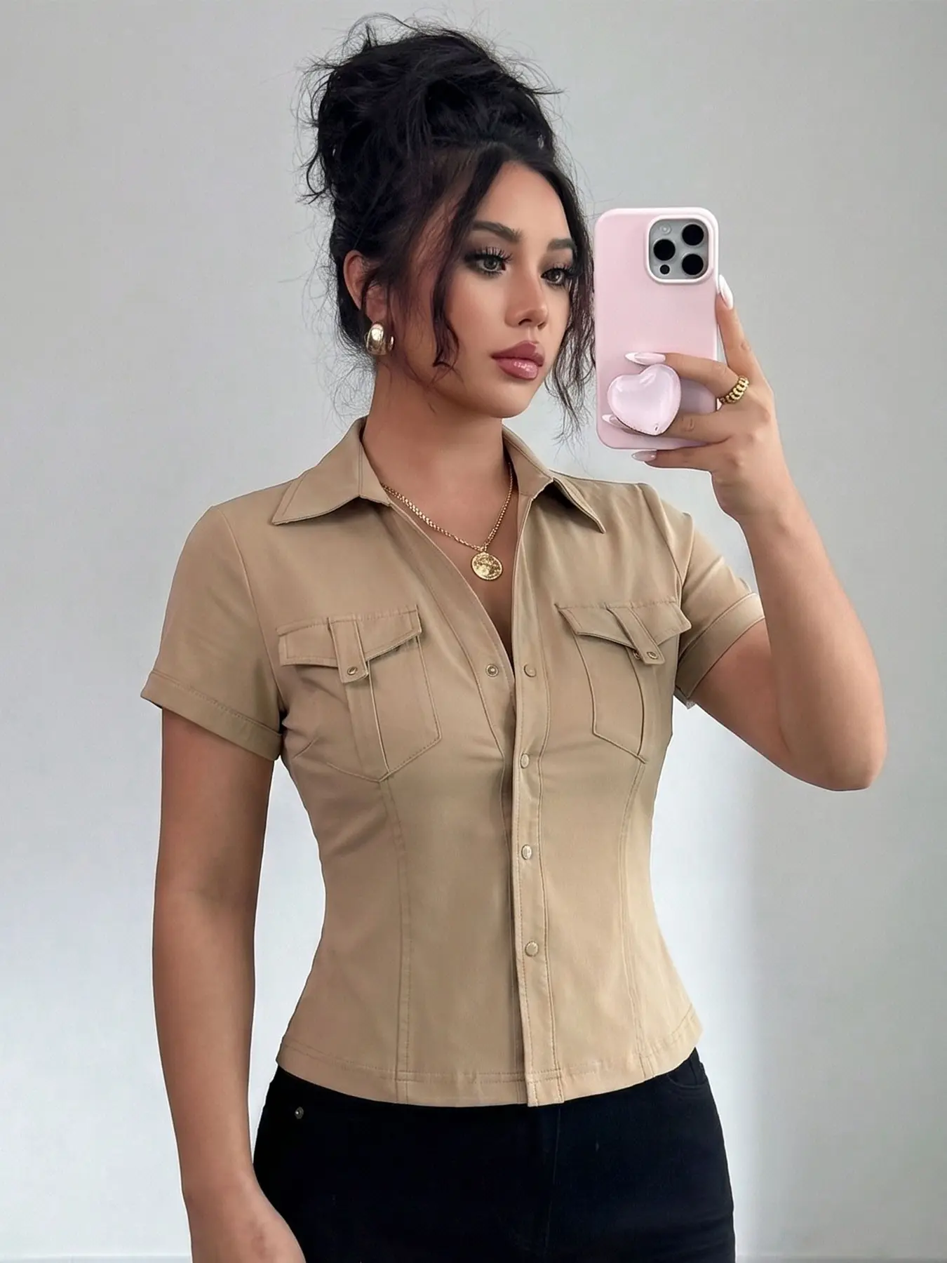 Women's Top, Summer Short-Sleeved Khaki V-neck Blouse Shirts, Casual Button Up Slim-fit Button Front Placket Pocket Women's Top, Suitable for Daily Wear and Outdoor Activities, Casual Daily Tops