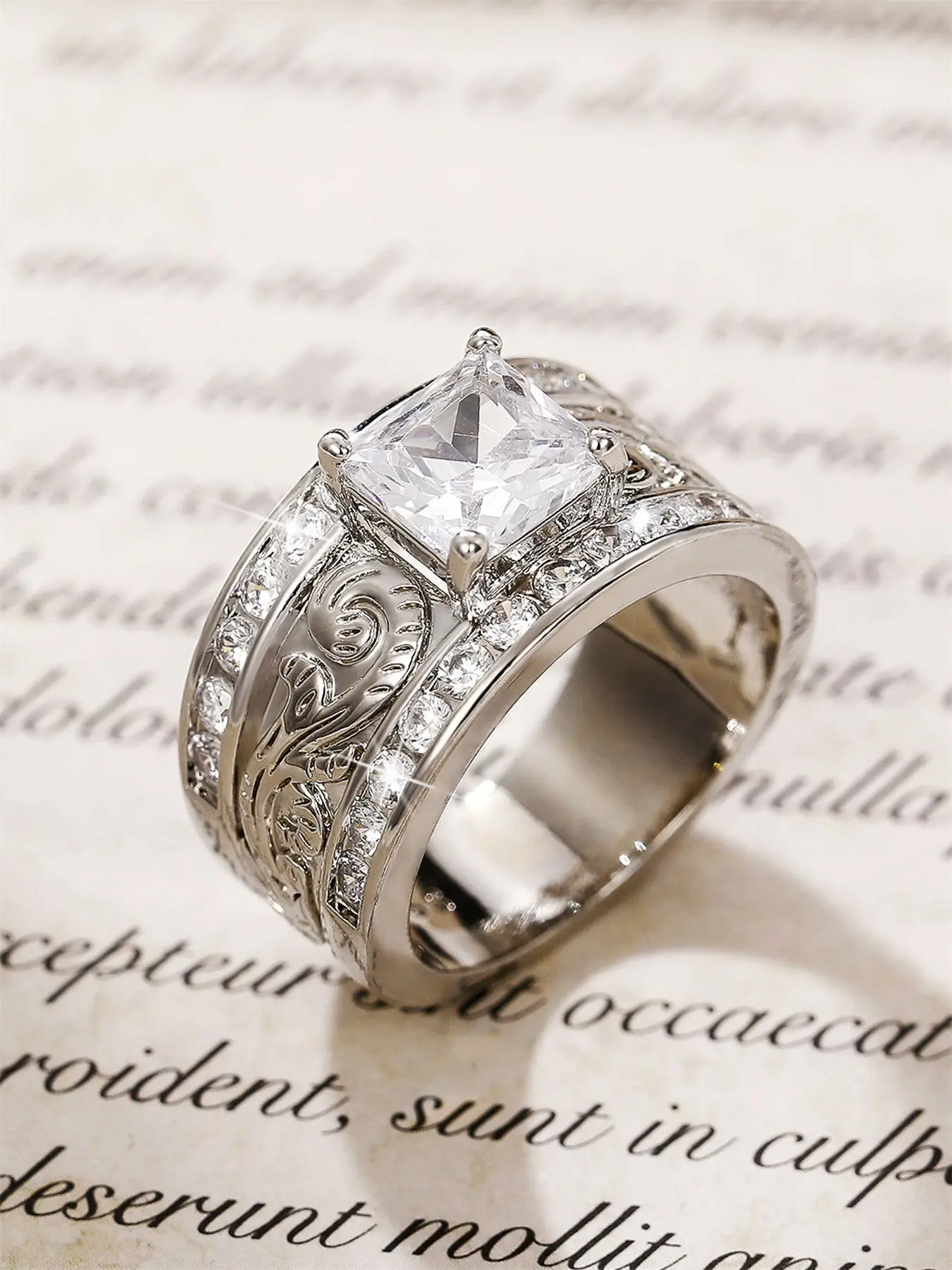1 PC Elegant Cubic Zirconia Solitaire Engagement Ring For Women Beautiful Rings For Wedding Anniversary Party Jewelry Valentine's Day Gift Cubic Zirconia Rings