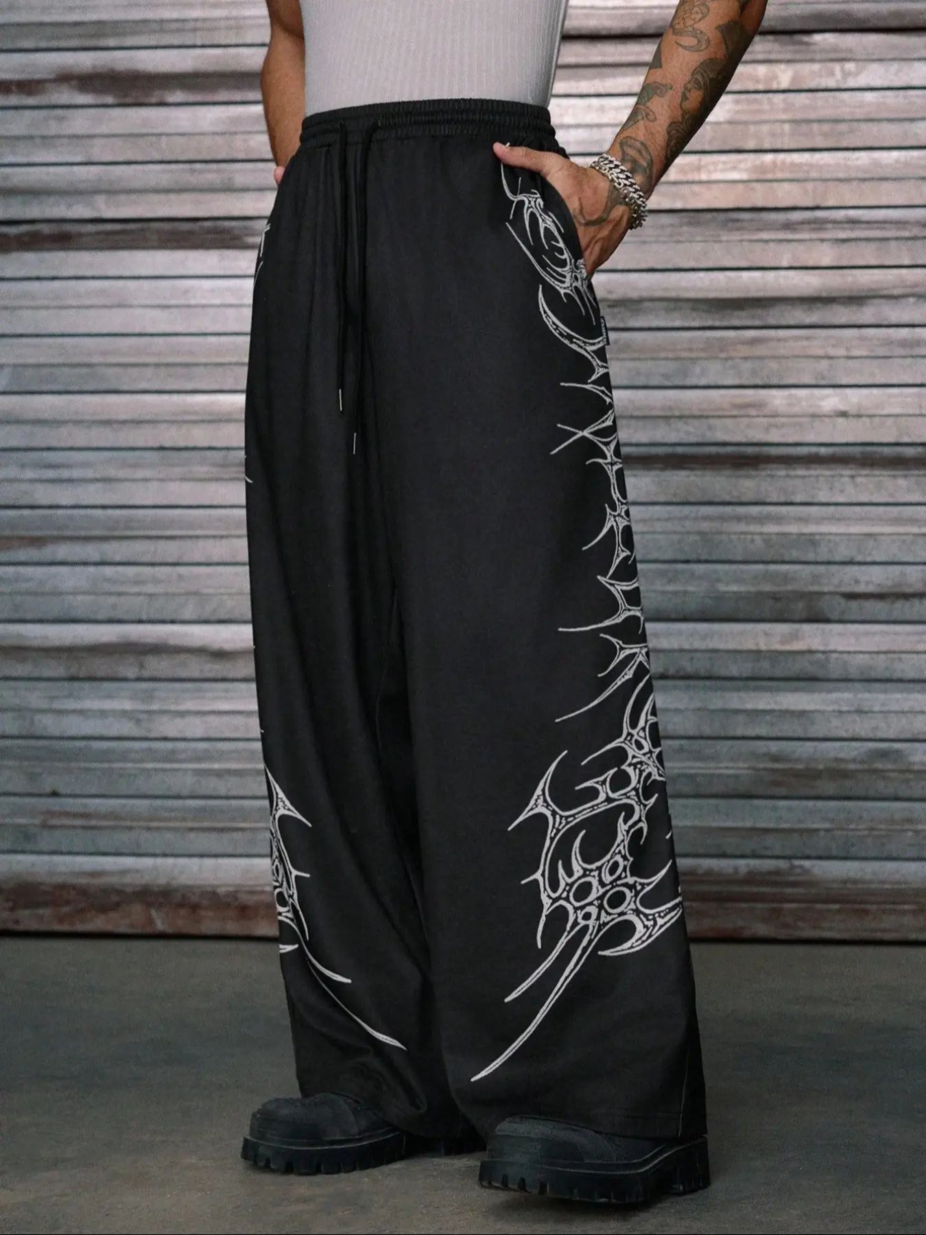Black Gothic Thorn Graphic Baggy Pants, TikTok Viral Oversized, Casual Streetwear Sweatpants, Heavyweight Cotton Unisex Joggers, 2025 Trendy Emo Gothic Outfit Essential, Bold Statement Piece for Street Style Fits