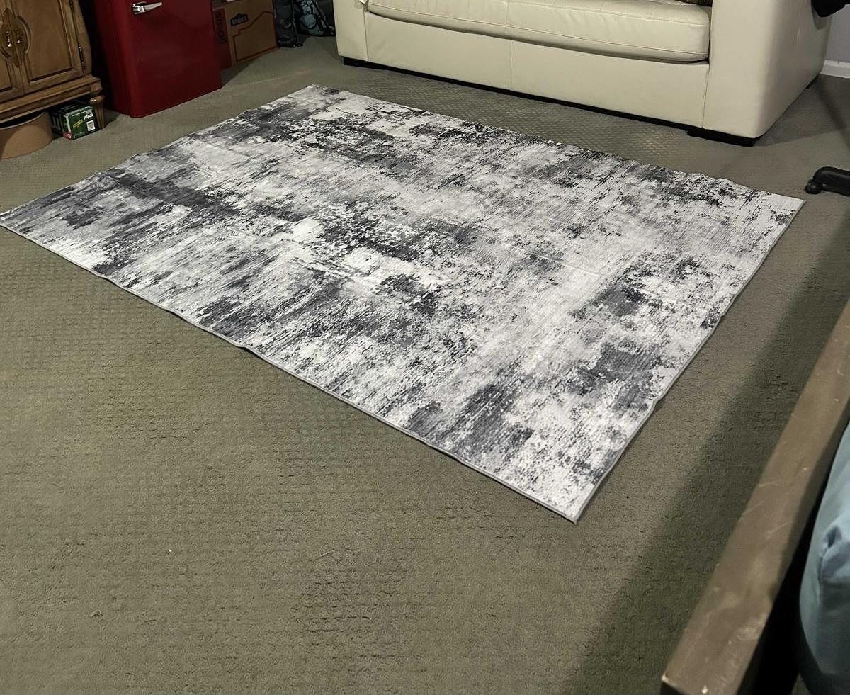 Item: Grey, 5x7 Feet