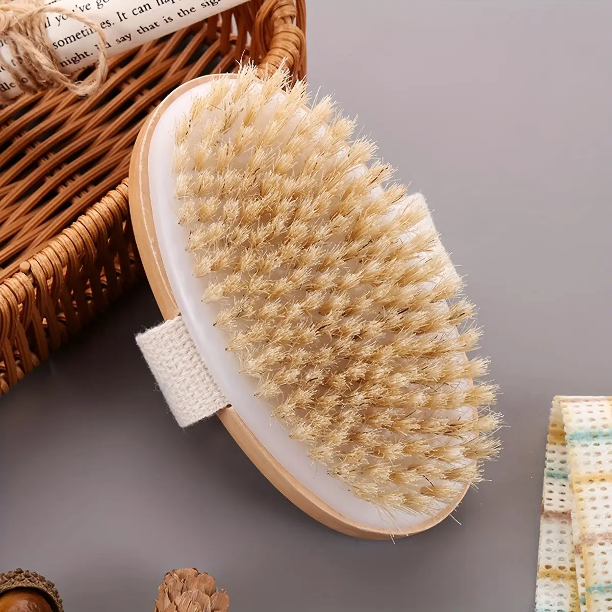 1pc Dry Skin Body Brush, Natural Bristle, Exfoliating Brush, Removes Dead Skin, Treats Cellulite, Improves Lymphatic Function, Exfoliates, Boosts Blood Circulation