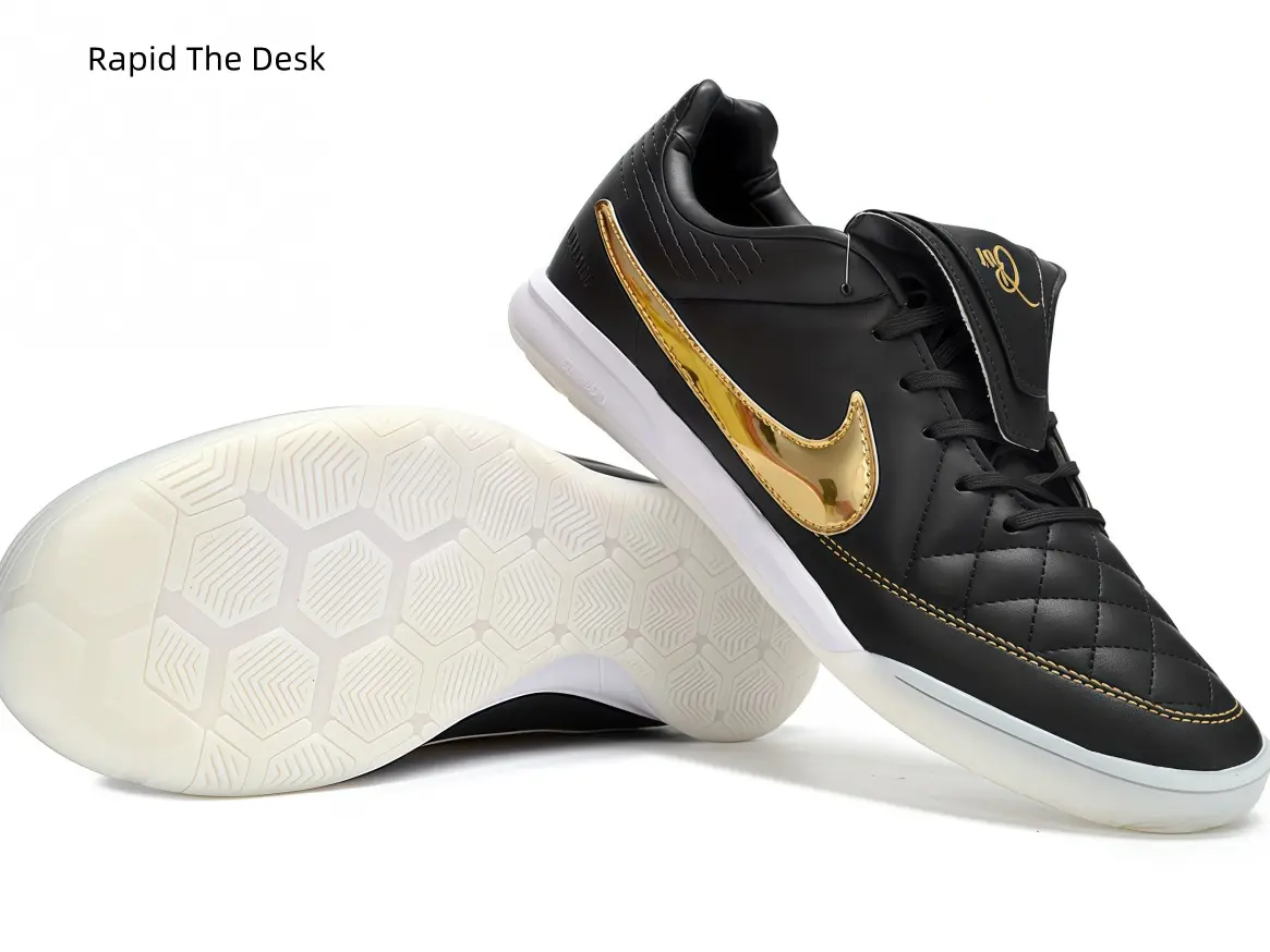 Stylish soccer boots with precise ball touch