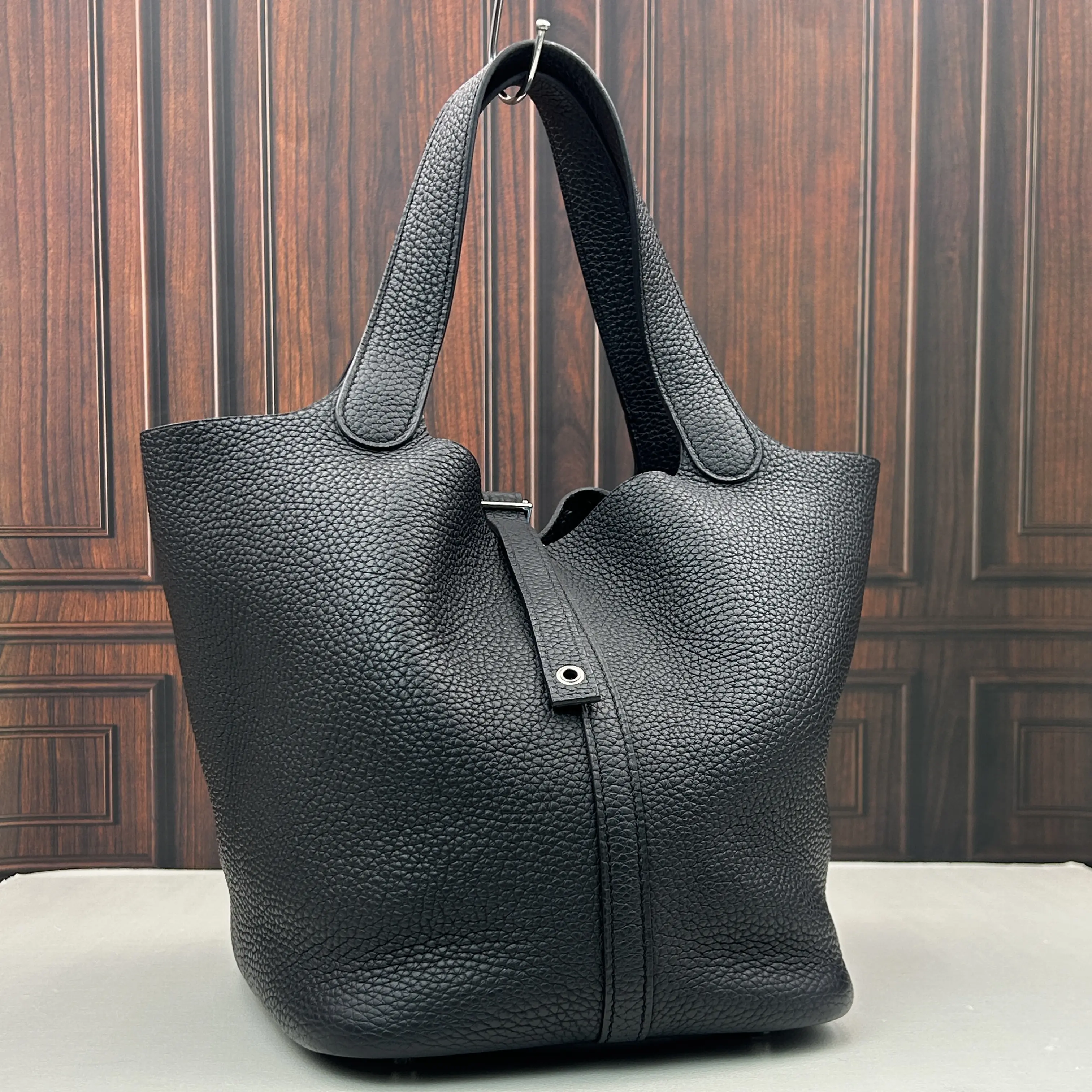 Pre-owned HERMÈS Picotin Lock 22 calfskin handbag 888