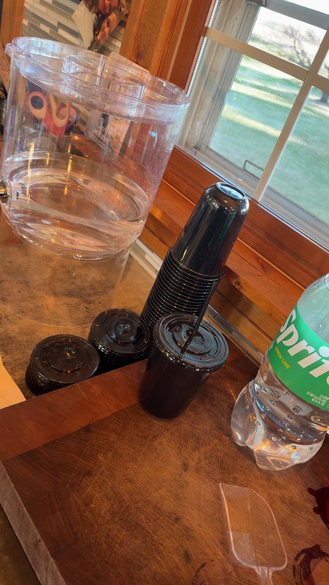 Item: 100 pieces of 16 oz black straws with U-shaped cup