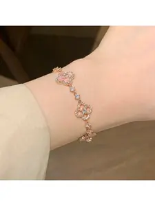 A Diamond Studded Sparkling Lucky Clover Bracelet, Exquisite Japanese And Korean Style White Hollow Out, Adjustable Bracelet, Niche Light Luxury Accessory, Suitable For Daily Wear, Women's Jewelry Gift