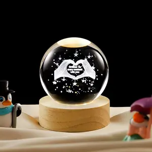 3D Crystal Ball Night Light: Heart-shaped lamp with 4-colour cycle – perfect for room decoration, or as a gift for anniversaries, Christmas or birthdays