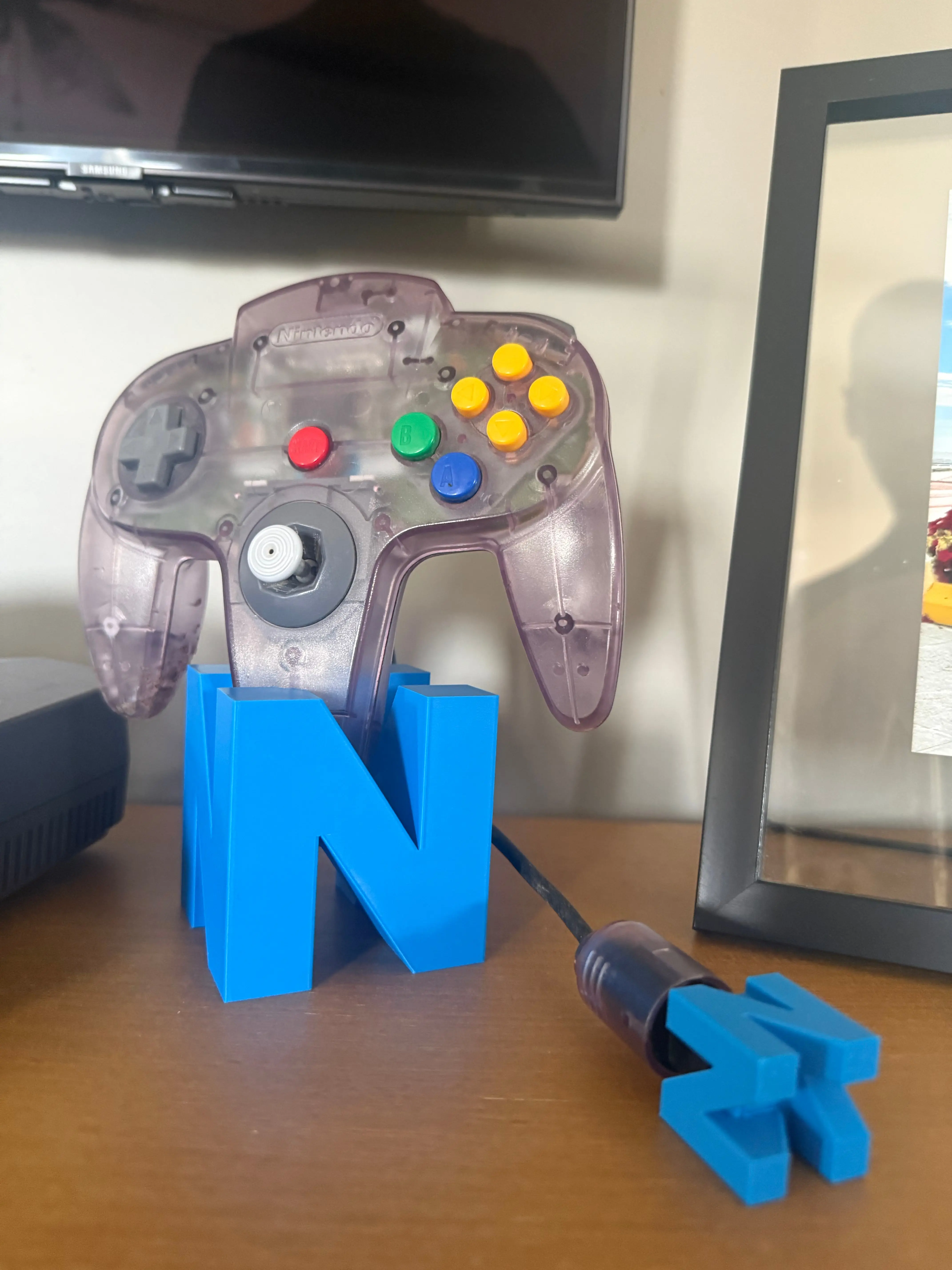 N64 Controller Display Stand + Logo Plug Cap Set
