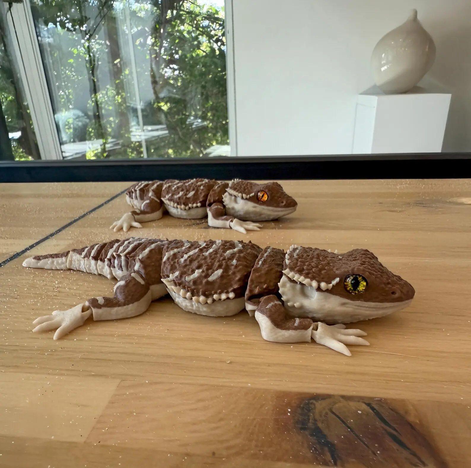 Articulated Bearded Dragon Figure Plastic Collectible  for Adults Detailed Design and Lifelike Features Gift Eye