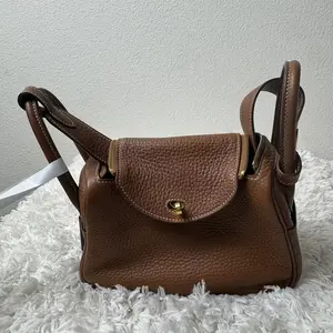 Pre-owned HERMÈS Taurillon Clemence Shoulder Bags Hermes Lindy Mini shoulder bag
