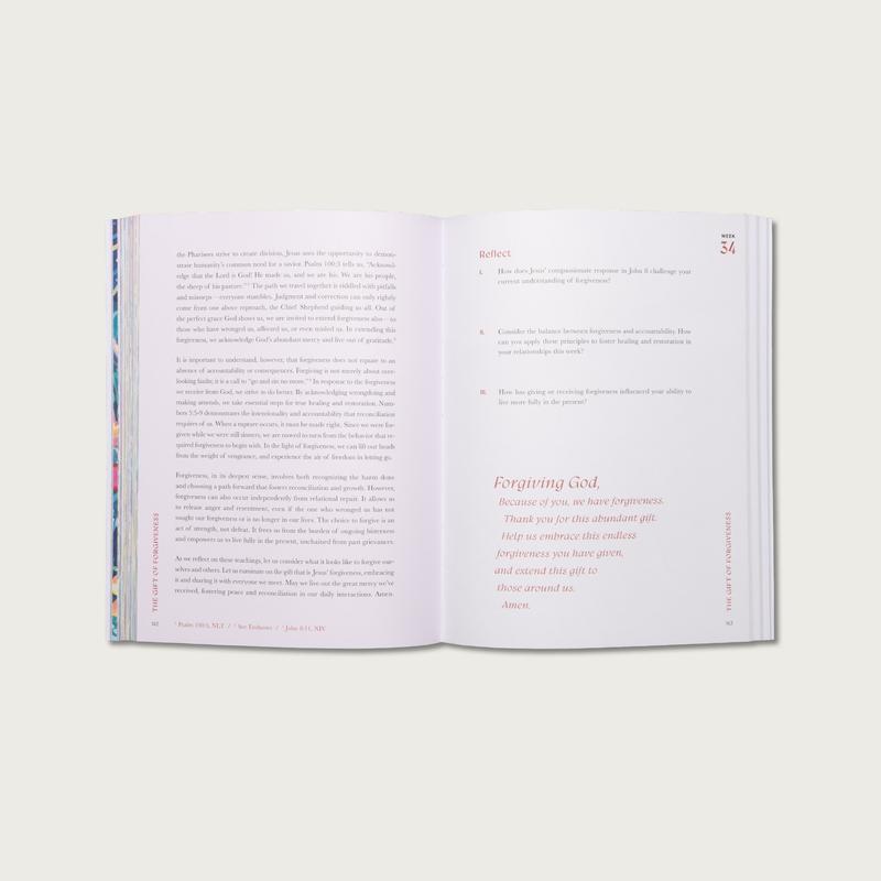 Alabaster A Beautiful Year in the Bible: The 52-Week Bible Study for Women Daily Devotional Journal with Thoughtful Prompts & Suggested Readings (Soft-Cover)