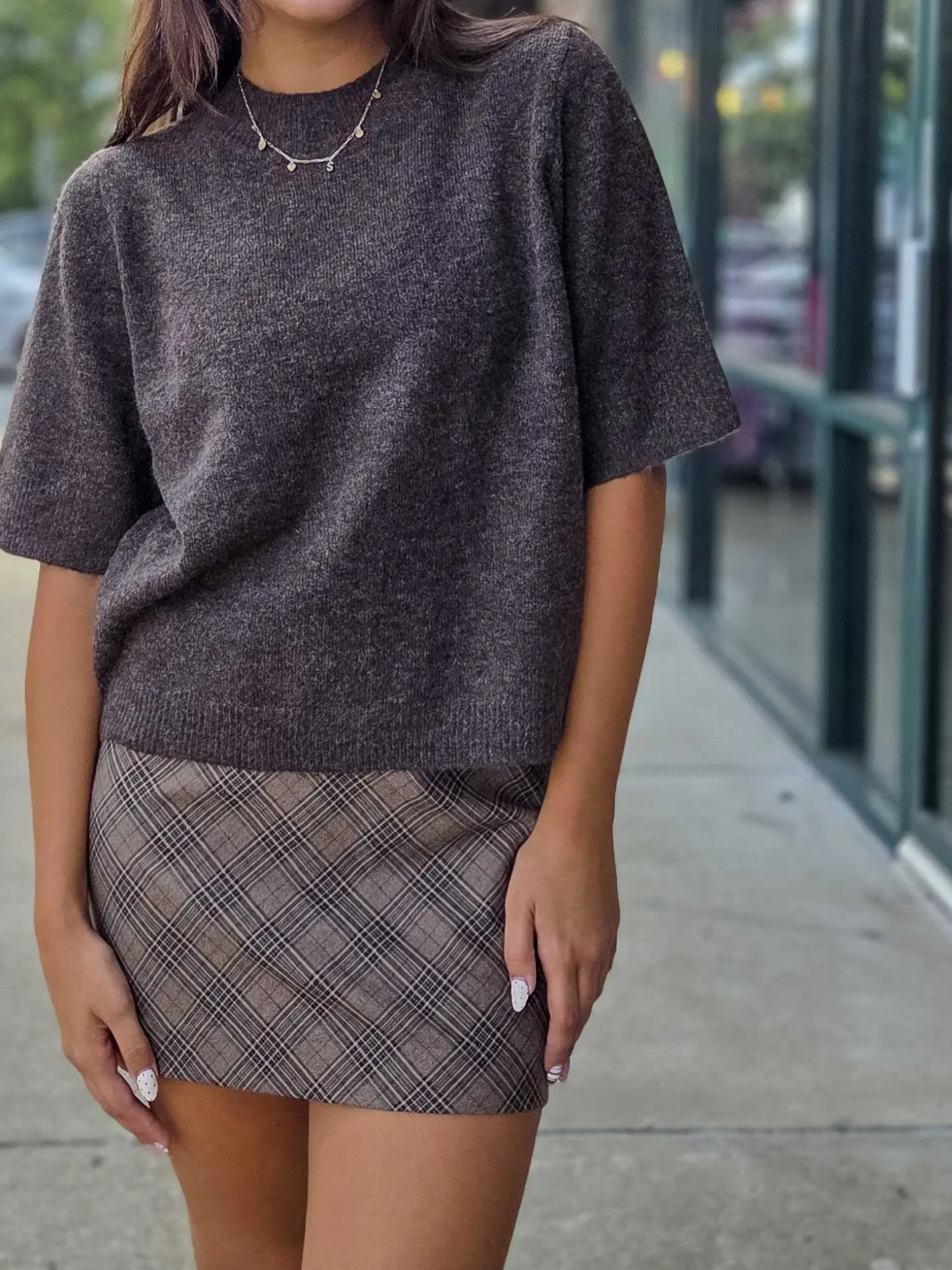 Women's Plaid Mini Skirt - Mid Rise Side Slit Side Zipper Lined Mocha Brown Checkered Skirt for Fall