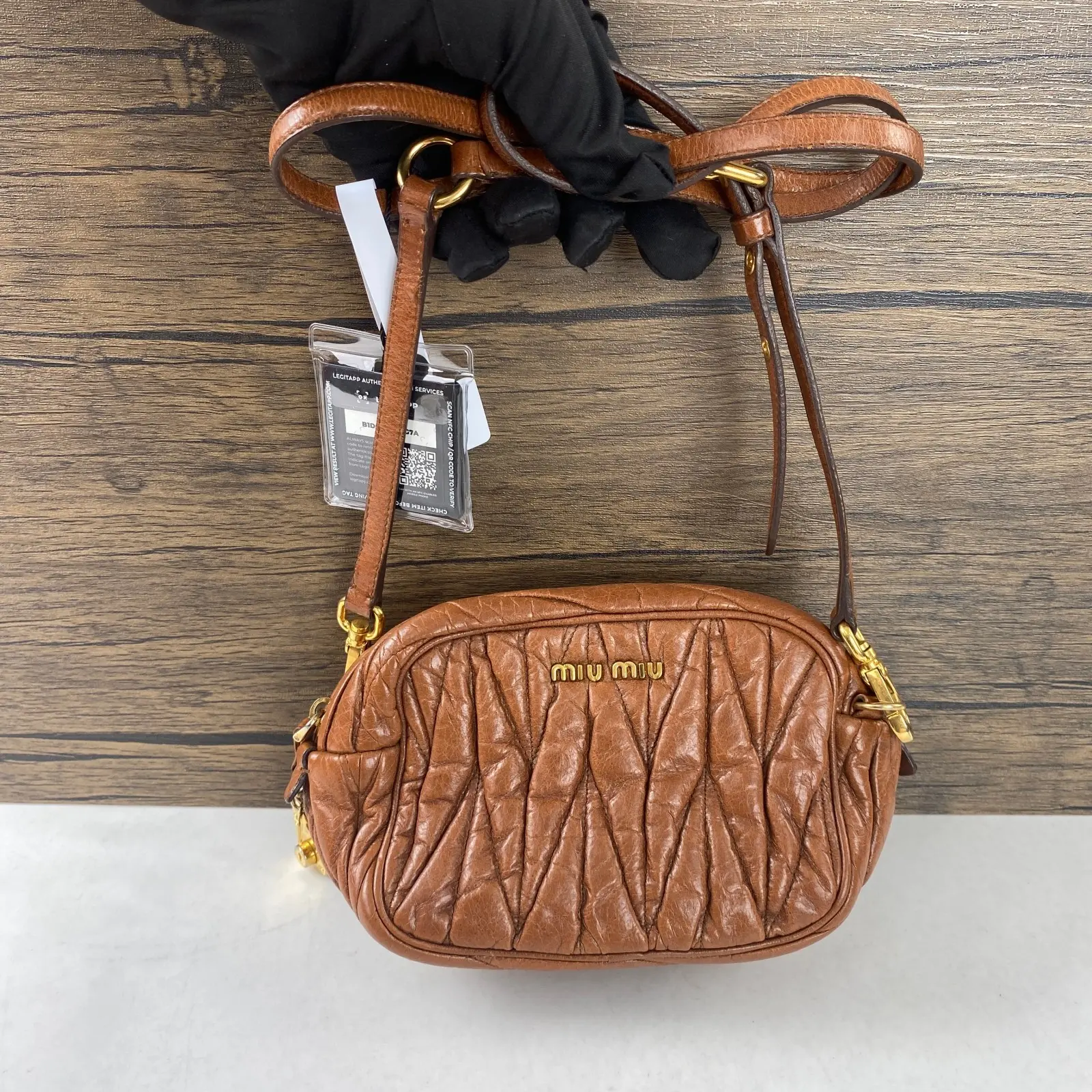 Pre-owned miu miu Brown Matelassé Leather Crossbody Camera  display picture 2