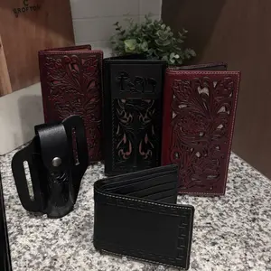 Men's Wallets Pocket Kn Holder with Intricate Carving and Secure Belt Clip for Everyday Use