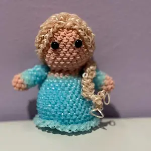 Rainbow loom + loomigurumi Elsa +frozen +diy handmade