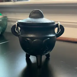 Triple Moon Cast  Iron Cauldron w/Lid