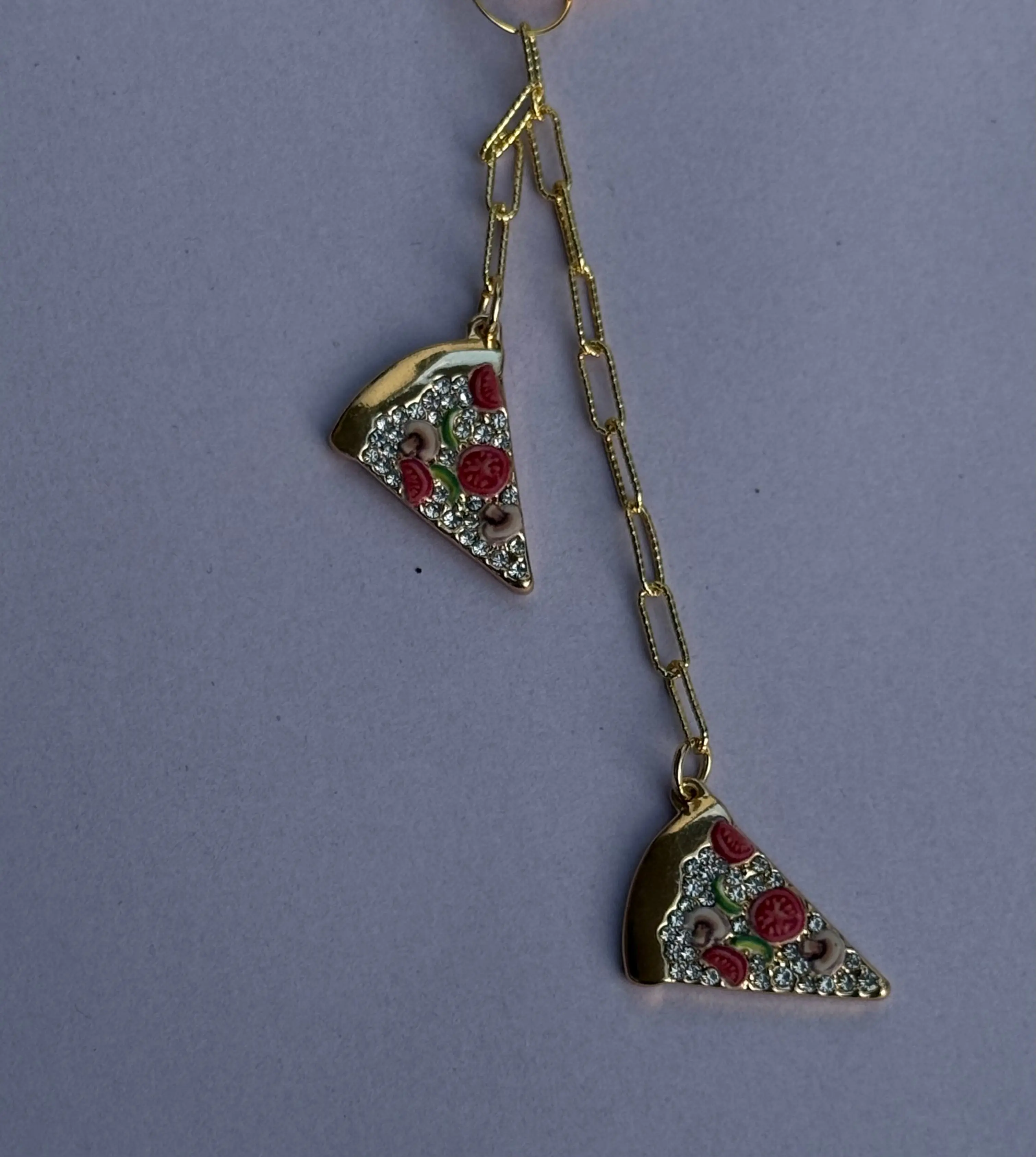 Cute Pizza Keychain for Pizza Lovers, Food-Themed Novelty Bag Charm, Backpack and Purse Decor Accessory, Cute Keychains, Choking Hazard Small Parts, Decorative Keychains