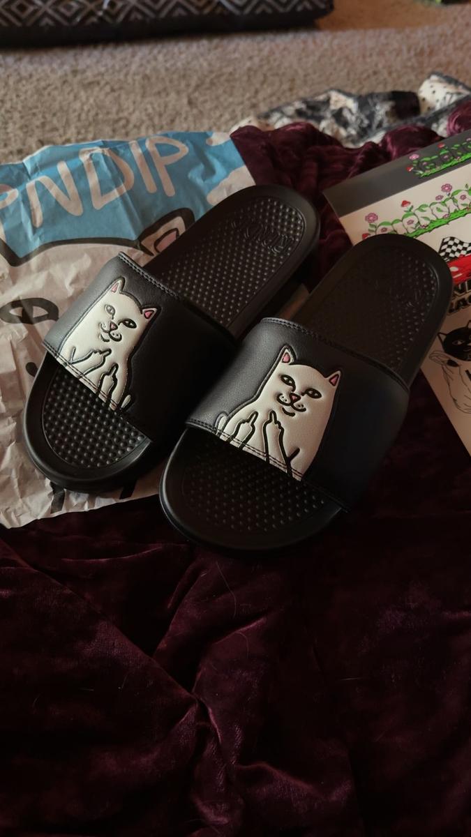 Item: Mens 8 | Womens 9.5