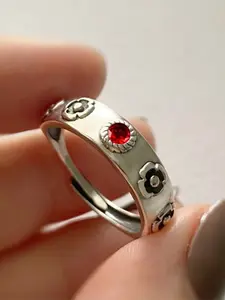 Vintage Antiqued Silver Flower Ring with Red and Blue Zircon Details, Unique Style & Skin-Flattering, The Perfect Top-Tier Gift for Your Bestie